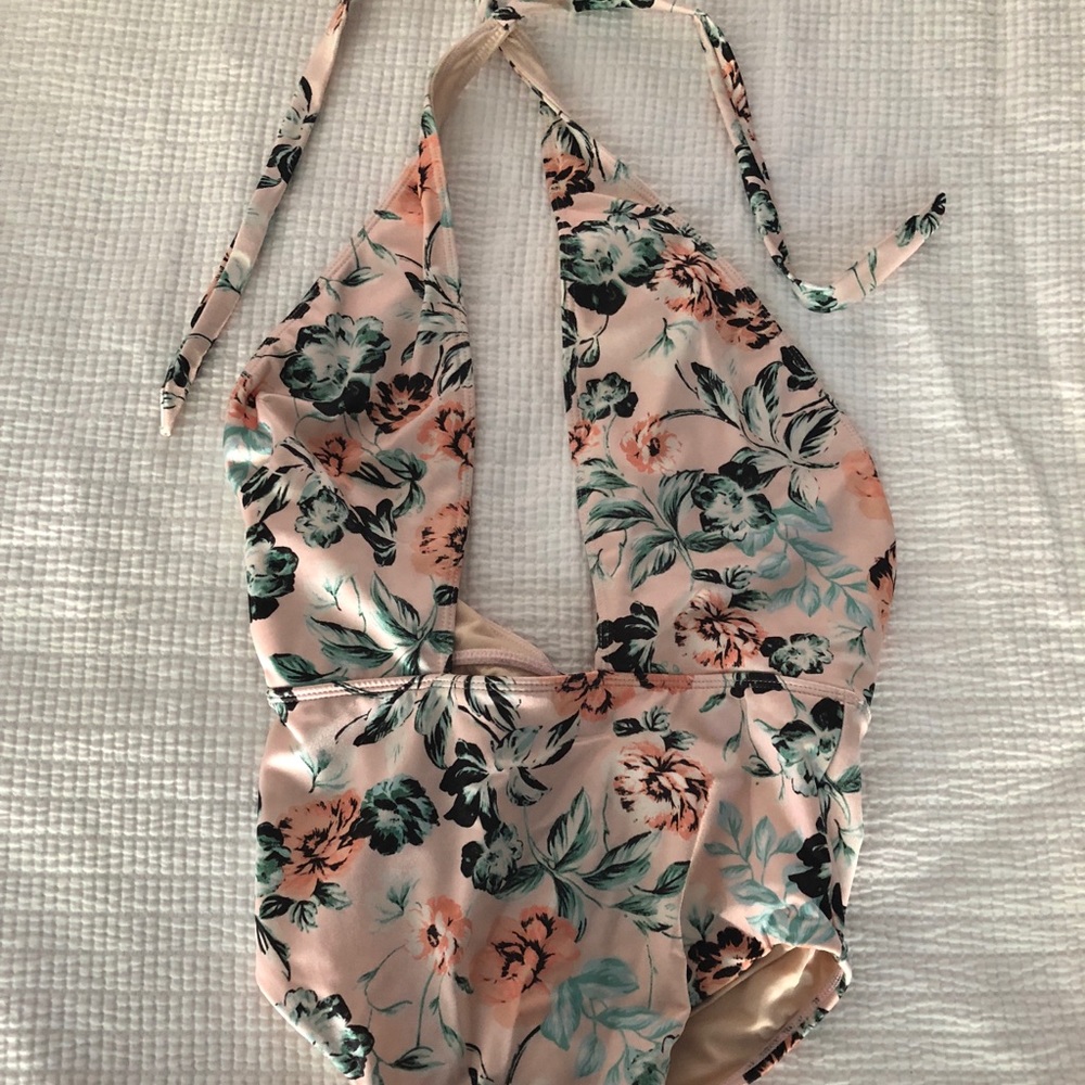 Floral bathing suit 🌸